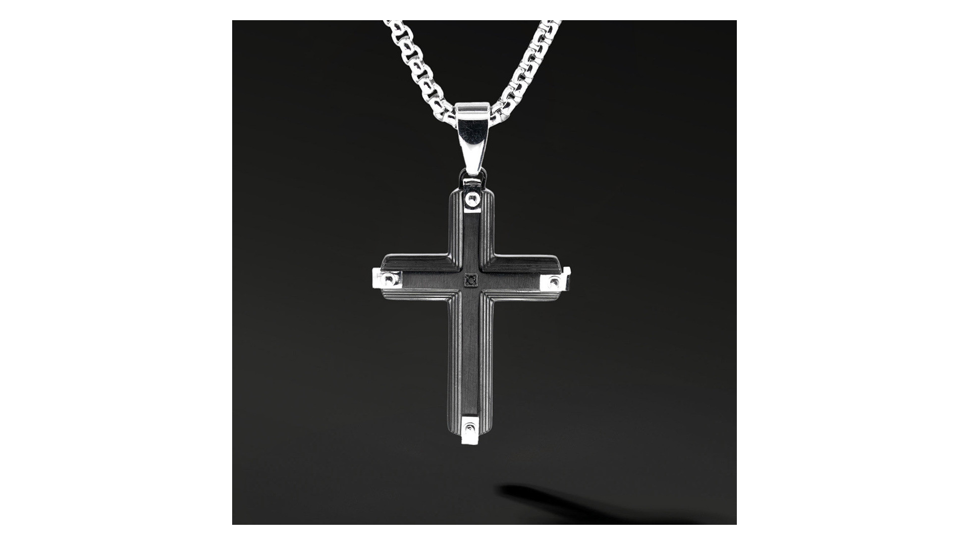Krzyżyk „Varen” Black – stal szlachetna z łańcuszkiem