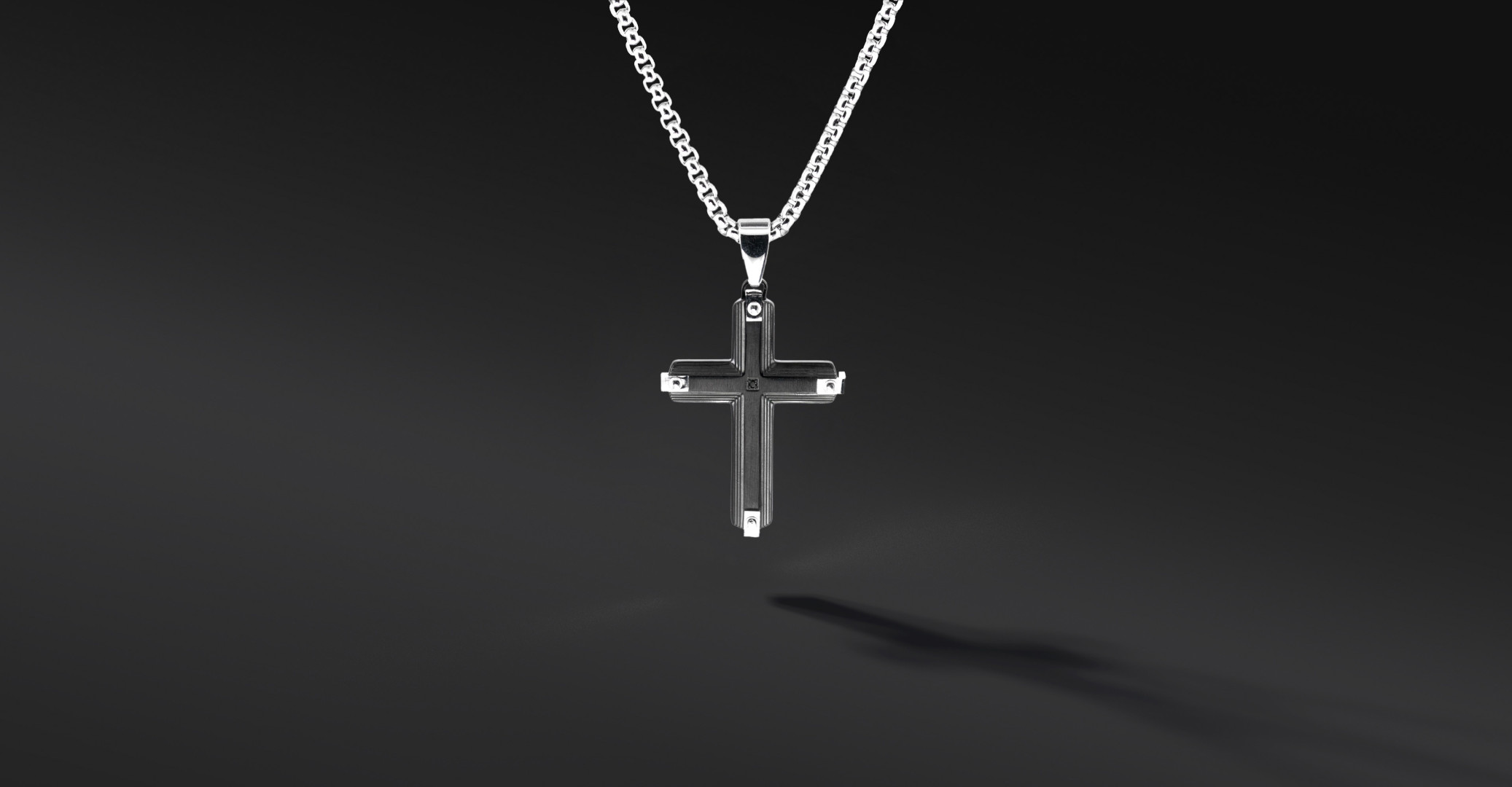 Krzyżyk „Varen” Black – stal szlachetna z łańcuszkiem