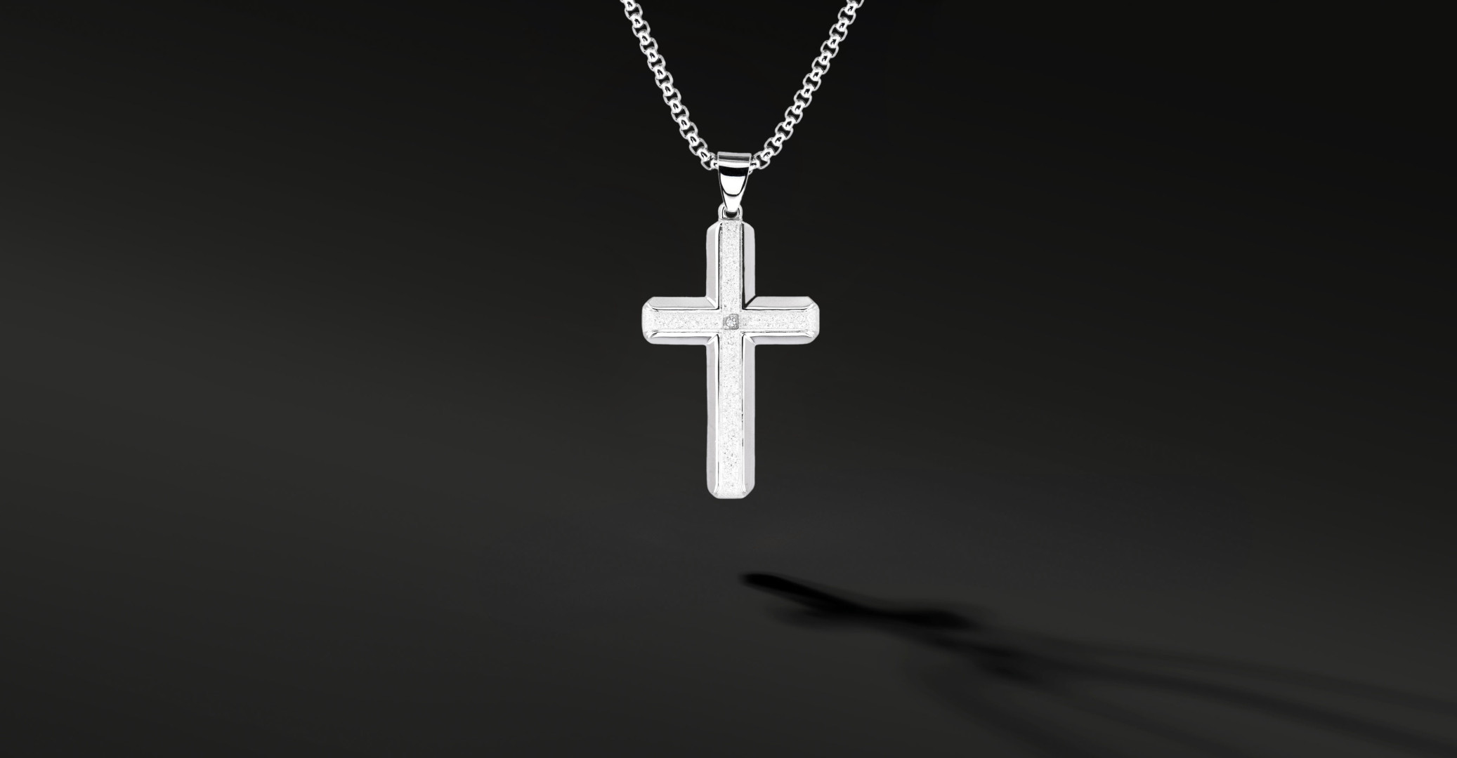 Krzyżyk „Frostline” Silver – stal szlachetna z łańcuszkiem
