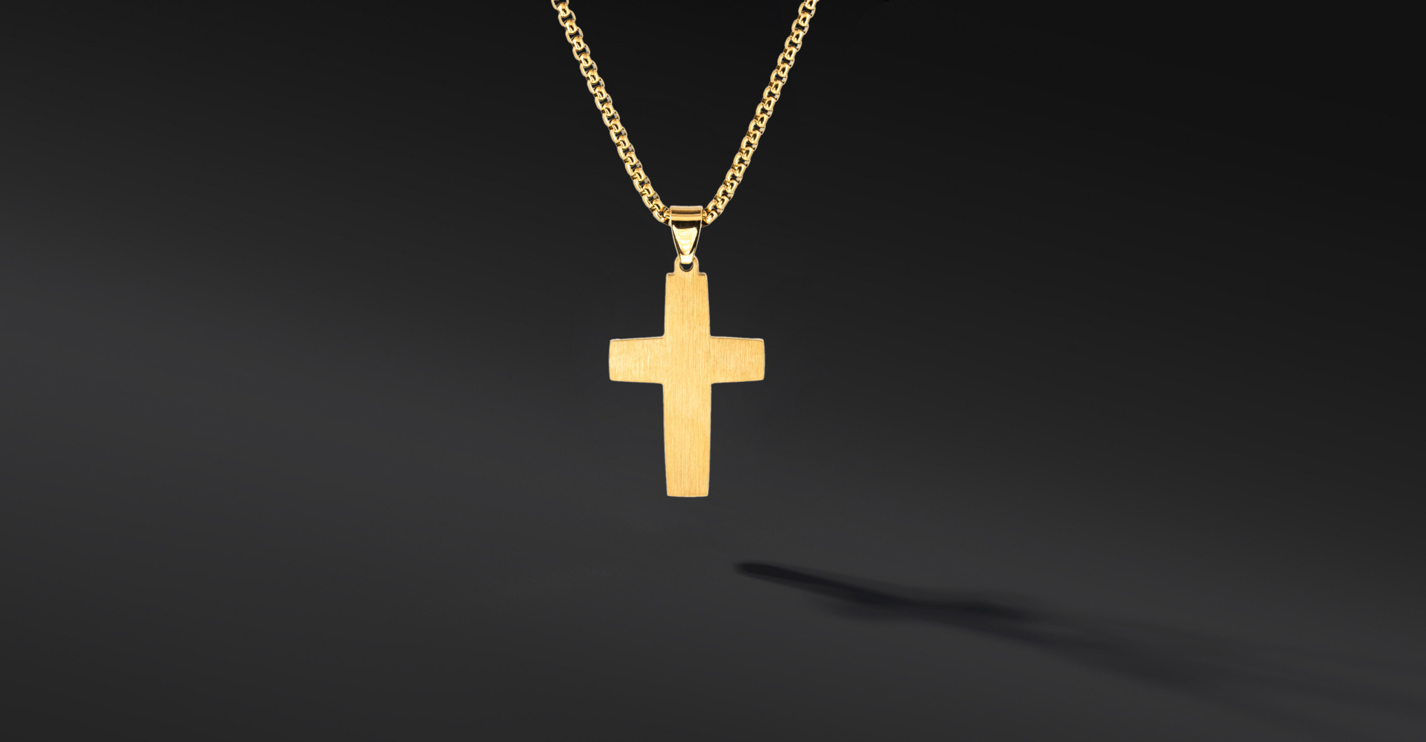 Krzyżyk „Cast” Gold – stal szlachetna z łańcuszkiem