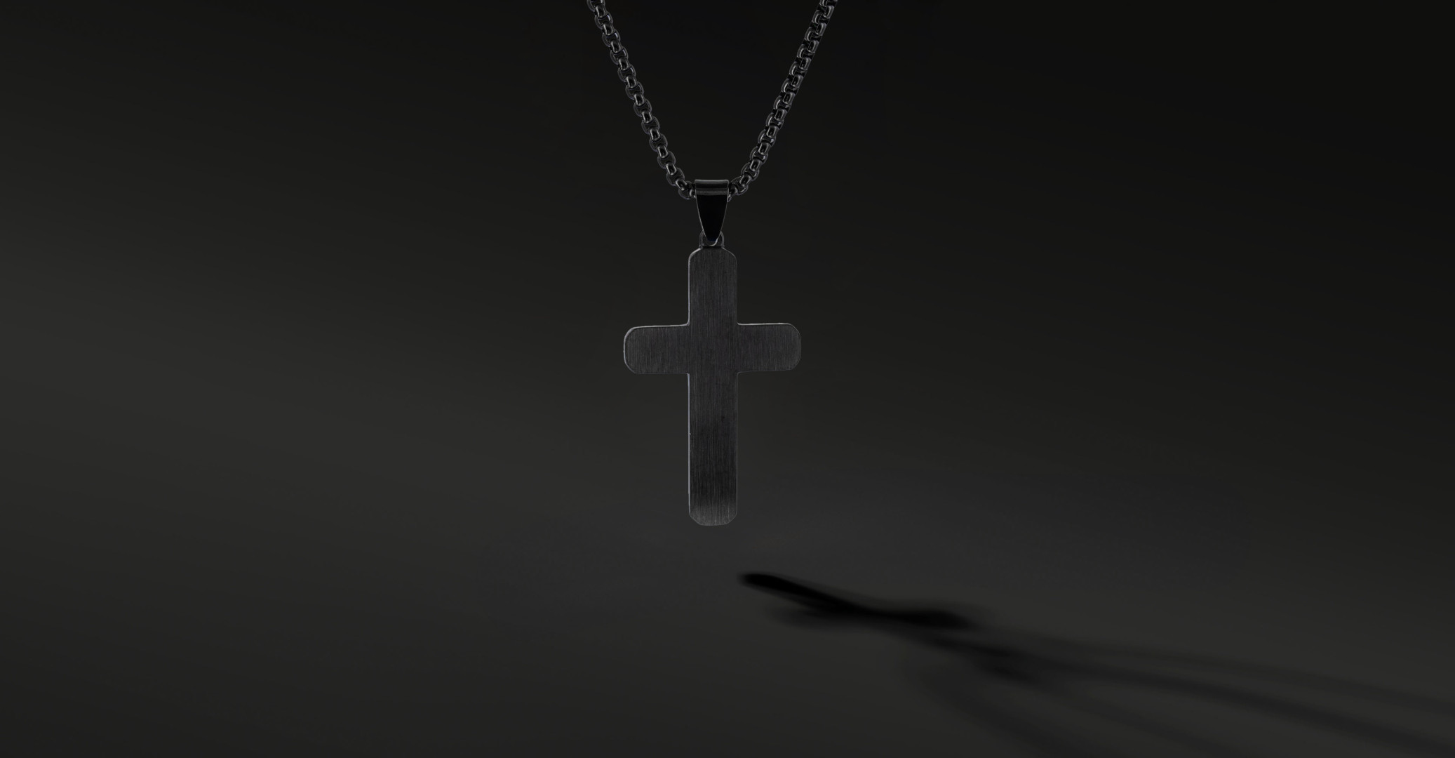 Krzyżyk „Frostline” Black – stal szlachetna z łańcuszkiem