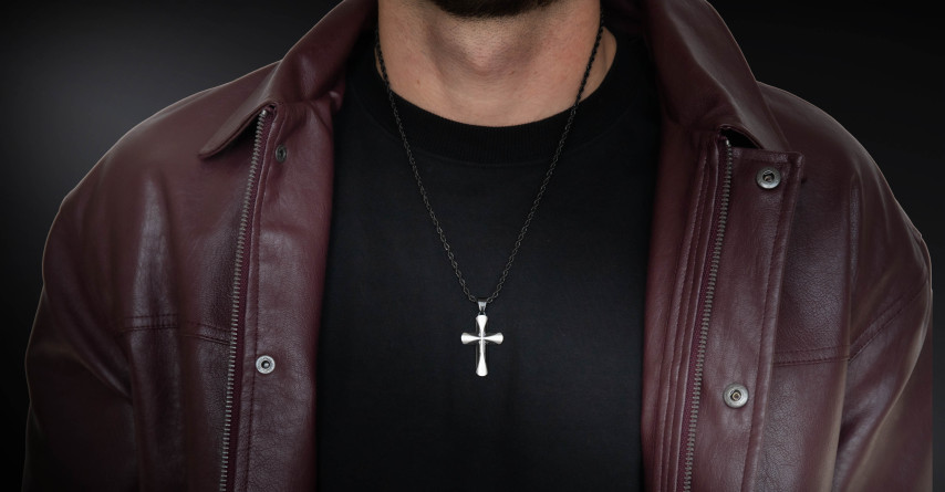 Krzyżyk „Vanguard” Black – stal szlachetna z łańcuszkiem Krzyżyk „Vanguard” Black – stal szlachetna z łańcuszkiem