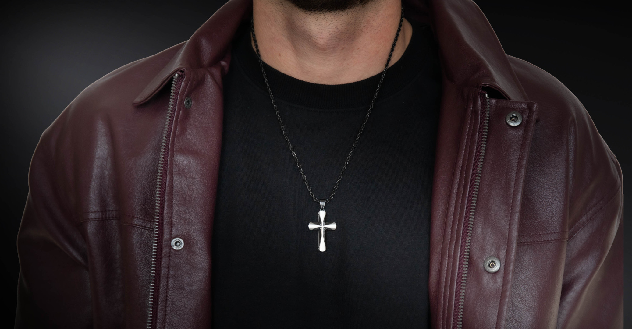 Krzyżyk „Vanguard” Black – stal szlachetna z łańcuszkiem Krzyżyk „Vanguard” Black – stal szlachetna z łańcuszkiem