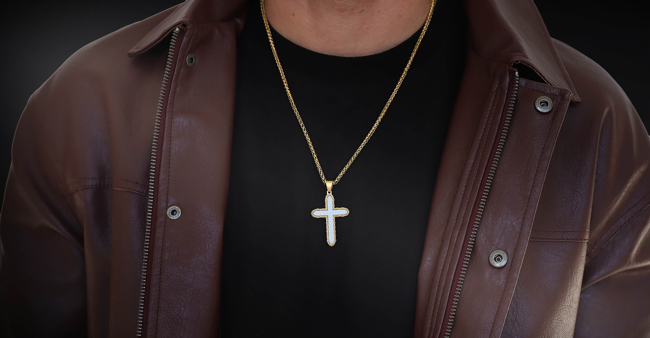 Krzyżyk „Altara” Gold – stal szlachetna z łańcuszkiem